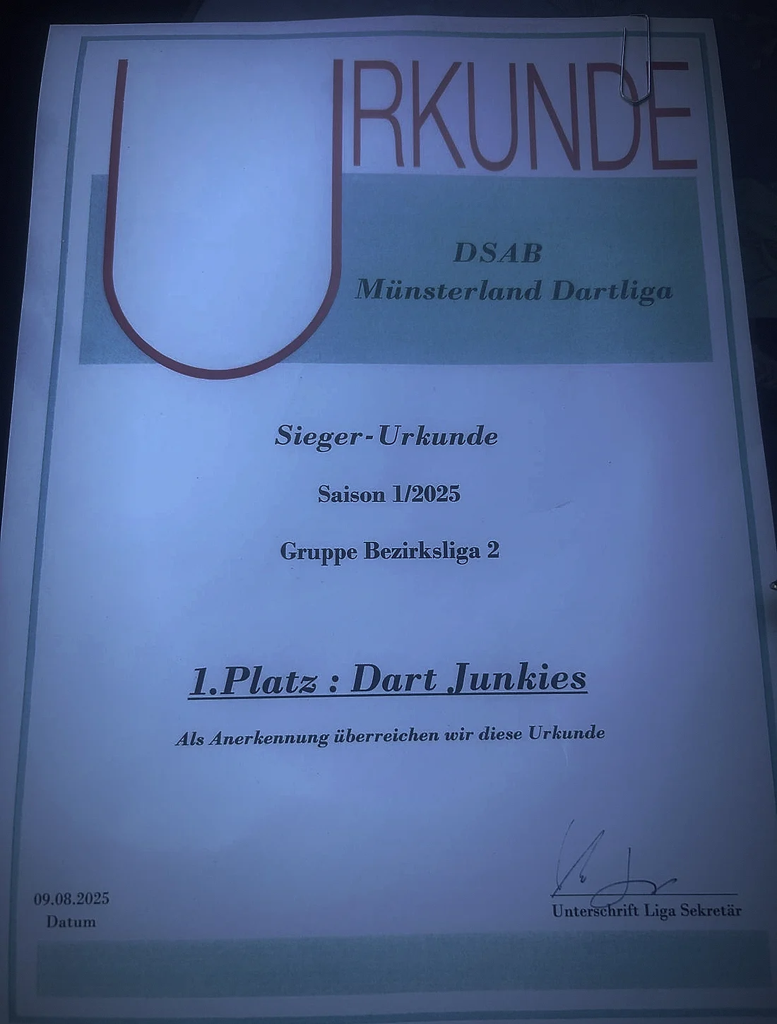 Sieger-Urkunde, Saison 1/2025, Gruppe Bezirksliga 2, 1. Platz Dart Junkies